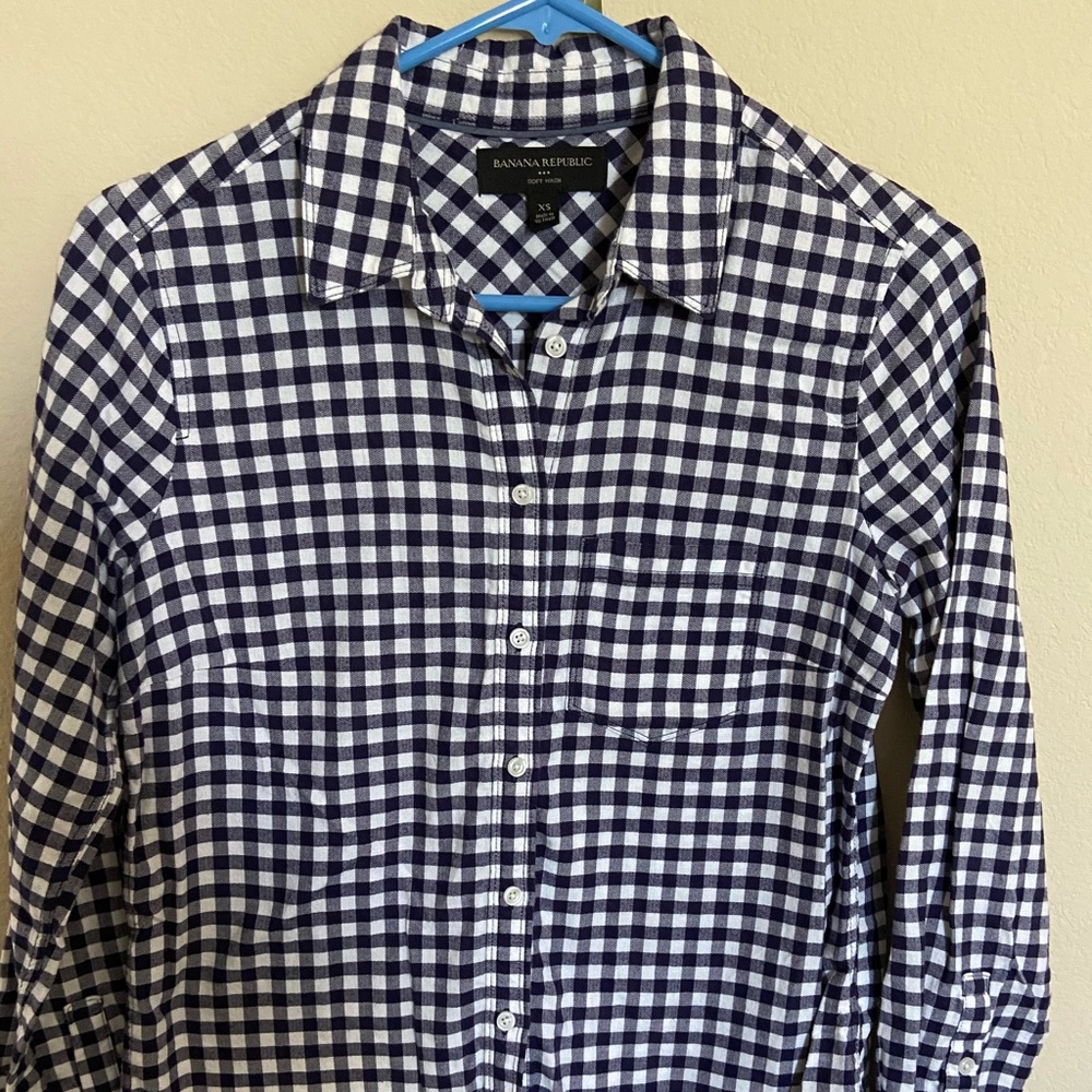 Banana Republic Checkered  button up long sleeve shirt for women